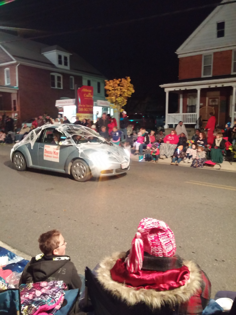 Illustration for article titled Halloween Parade Car Show Photodump